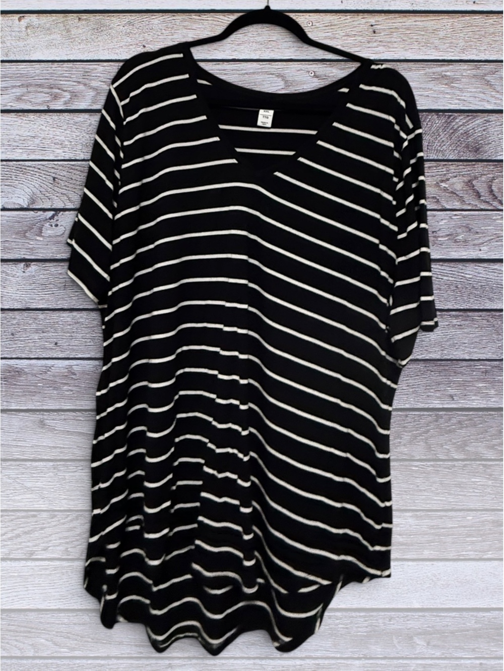 Black and White Striped V-Neck T-Shirt XXL